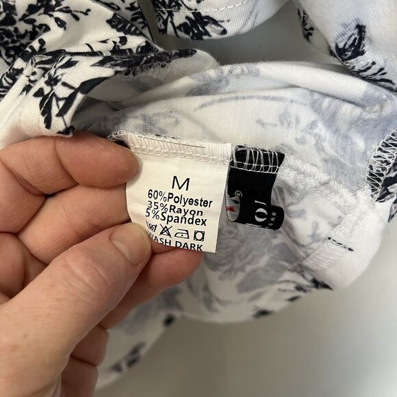 Kistore | Black & White Floral 3/4 Sleeve Top Ruffles Boatneck Medium Prairie - Picture 5 of 6